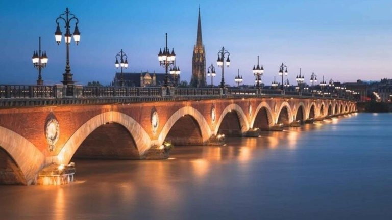 The Popular Walking Tours in Bordeaux